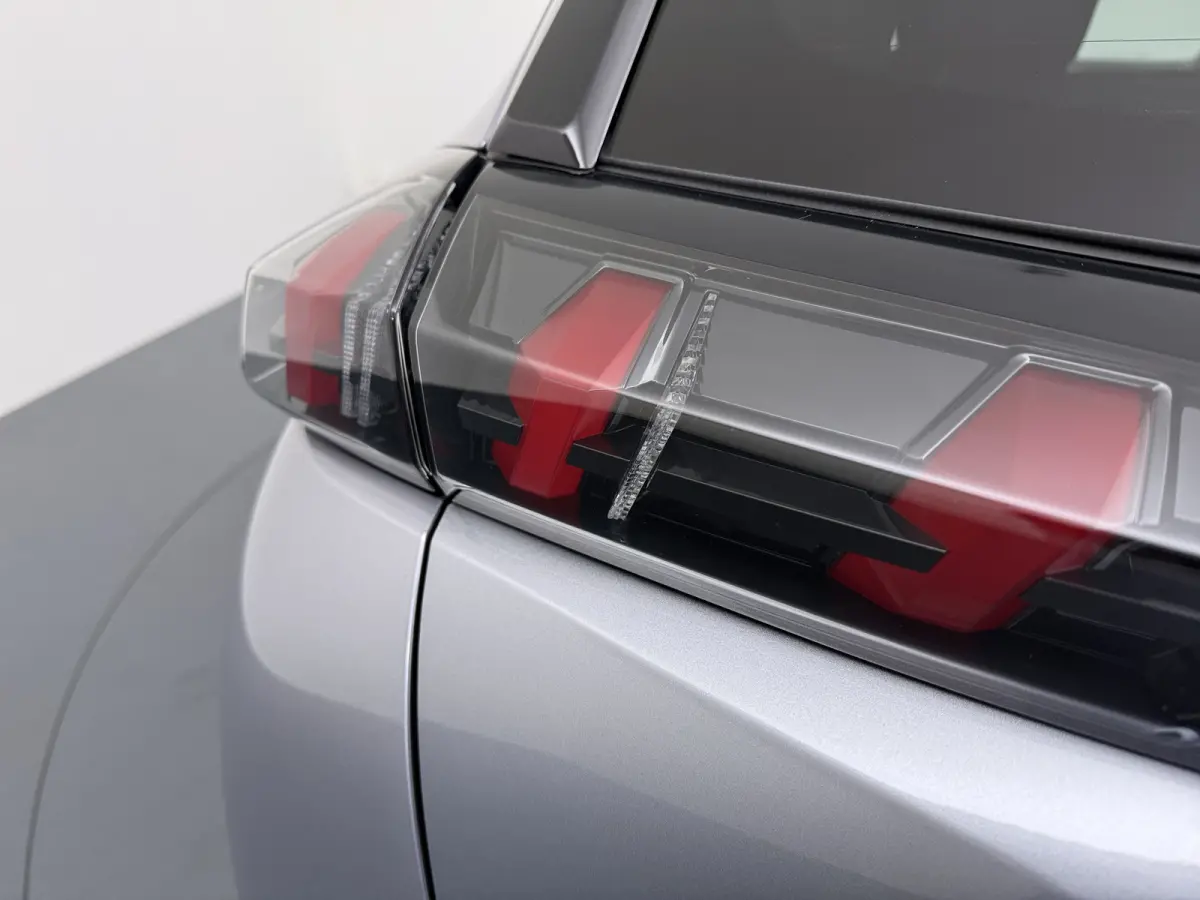 1.2 130PK Allure Pack | Achteruitrijcamera | Airco (automatisch) | Apple Carplay/Android Auto