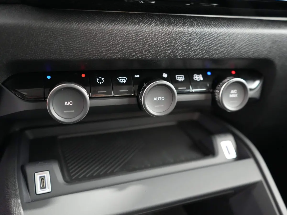 Plus 54 kWh | Achteruitrijcamera | Achteruitrijcamera | Airco (automatisch) | Apple Carplay / Android Auto
