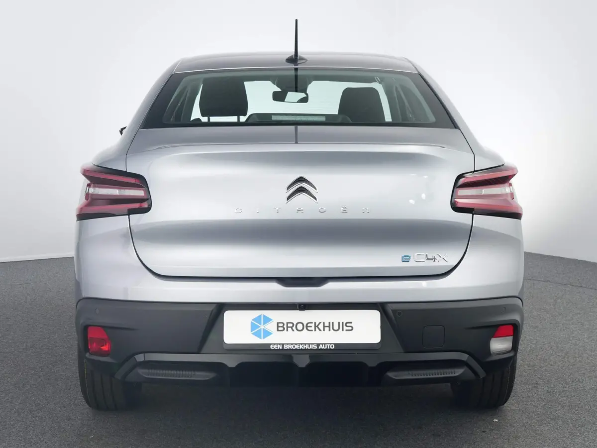 Plus 54 kWh | Achteruitrijcamera | Achteruitrijcamera | Airco (automatisch) | Apple Carplay / Android Auto