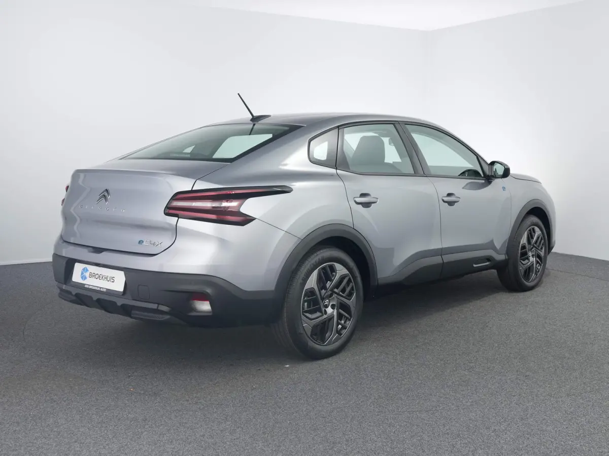 Plus 54 kWh | Achteruitrijcamera | Achteruitrijcamera | Airco (automatisch) | Apple Carplay / Android Auto