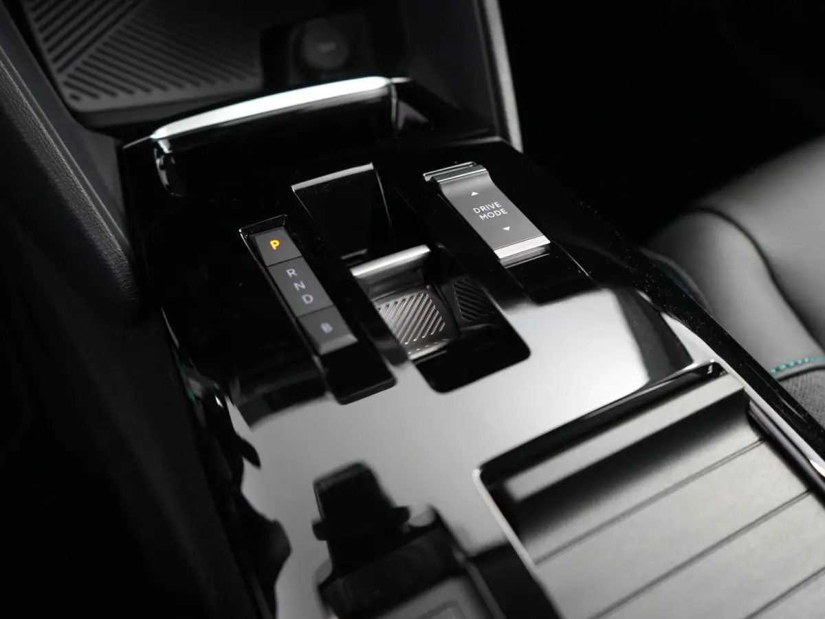 Plus 54 kWh | Achteruitrijcamera | Achteruitrijcamera | Airco (automatisch) | Apple Carplay / Android Auto