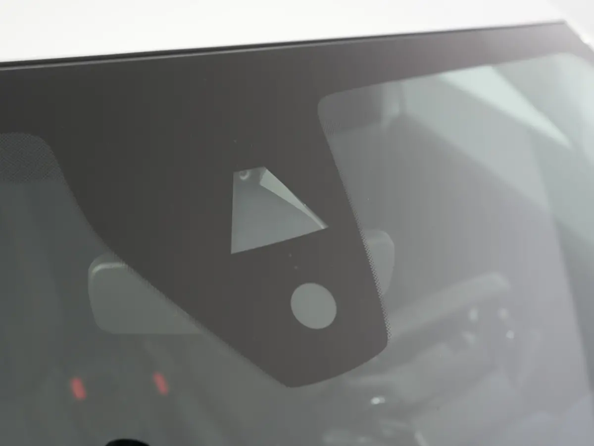 Style | Dashboard en deurpanelen in kunststof met carboneffect | Ecoled koplampen | Elektrisch verstelbare en verwarmbare buitenspiegels