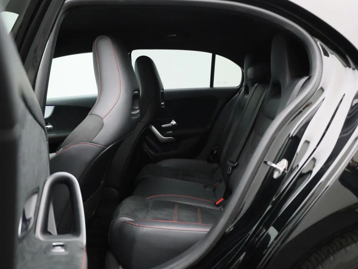 250 e Business Solution AMG Limited | Automaat | Apple Carplay / Android Auto | Sfeerverlichting | Achteruitrijcamera | Stoelverwarming |
