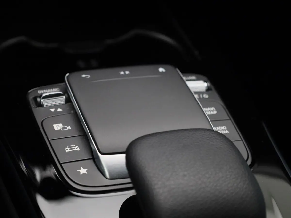 250 e Business Solution AMG Limited | Automaat | Apple Carplay / Android Auto | Sfeerverlichting | Achteruitrijcamera | Stoelverwarming |