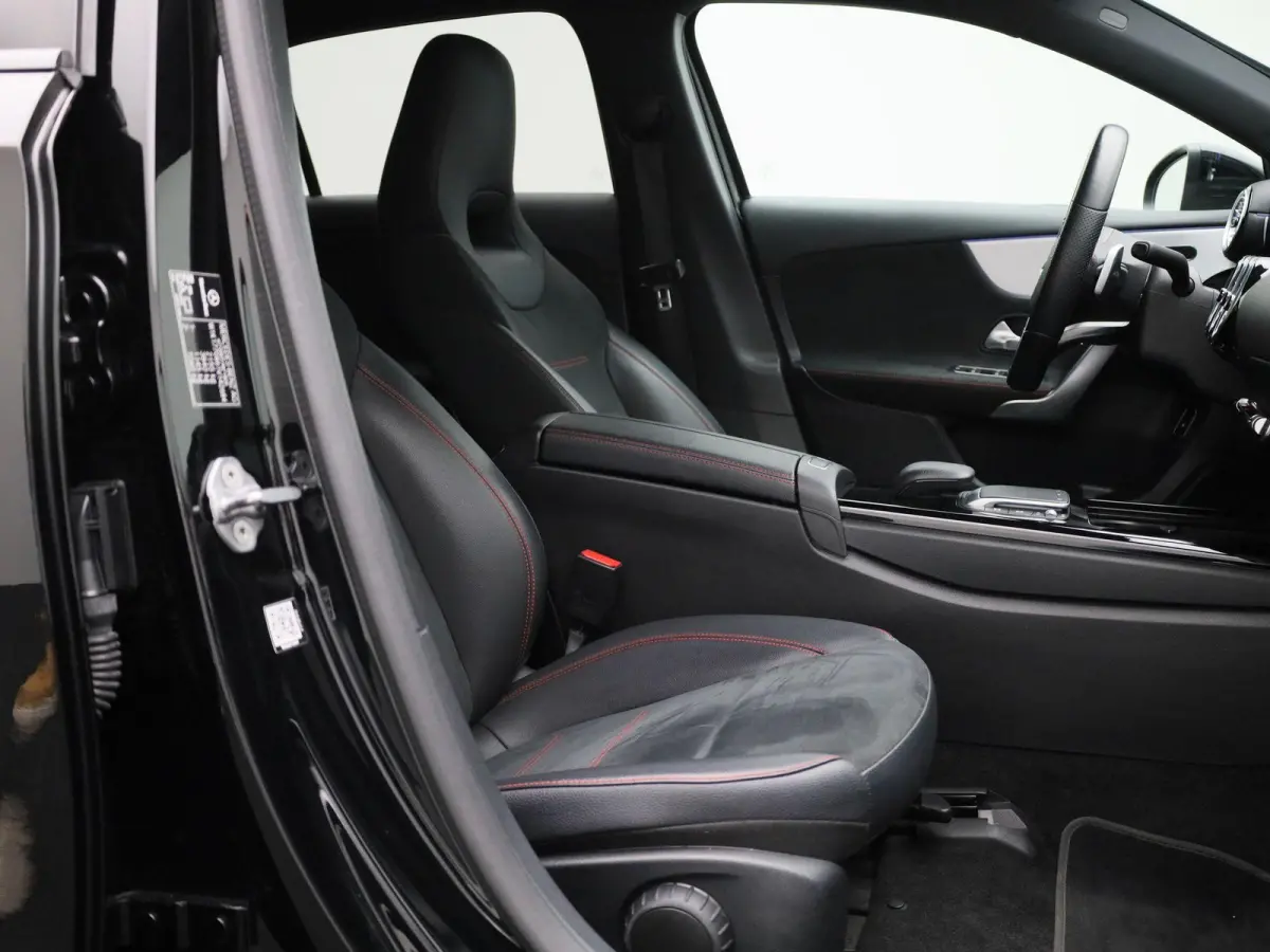 250 e Business Solution AMG Limited | Automaat | Apple Carplay / Android Auto | Sfeerverlichting | Achteruitrijcamera | Stoelverwarming |