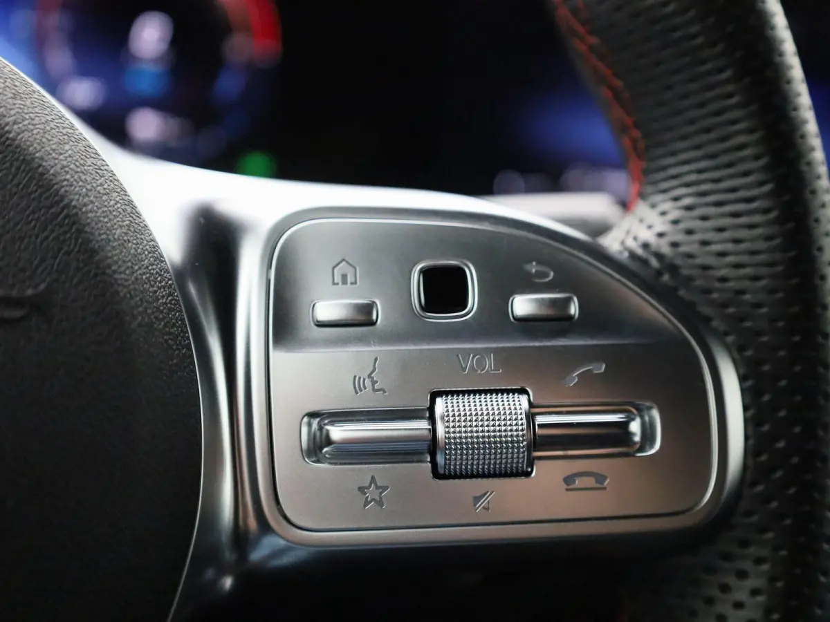250 e Business Solution AMG Limited | Automaat | Apple Carplay / Android Auto | Sfeerverlichting | Achteruitrijcamera | Stoelverwarming |