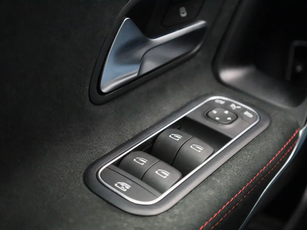 250 e Business Solution AMG Limited | Automaat | Apple Carplay / Android Auto | Sfeerverlichting | Achteruitrijcamera | Stoelverwarming |