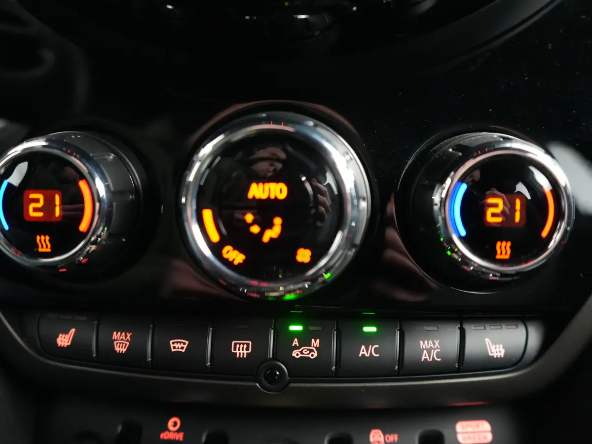 2.0 Cooper ALL4 Chili | PHEV | Camera | Keyless | 18" Lichtmetalen Velgen | Stoelverwarming Voor