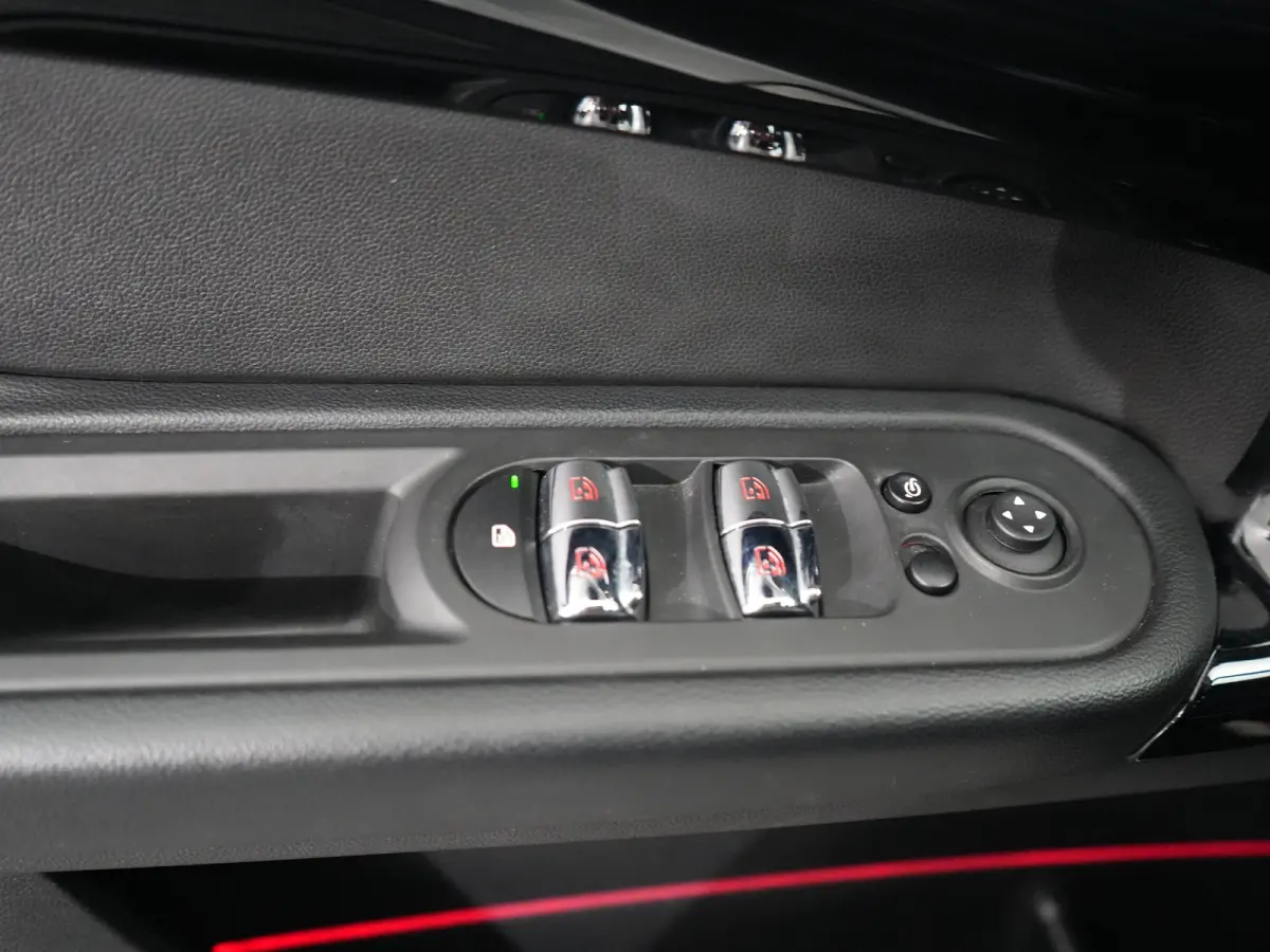 2.0 Cooper ALL4 Chili | PHEV | Camera | Keyless | 18" Lichtmetalen Velgen | Stoelverwarming Voor