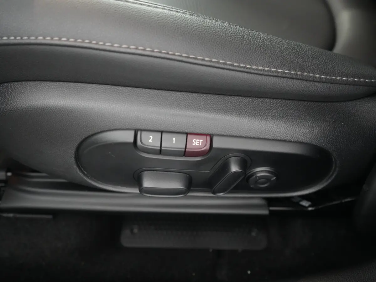 2.0 Cooper ALL4 Chili | PHEV | Camera | Keyless | 18" Lichtmetalen Velgen | Stoelverwarming Voor