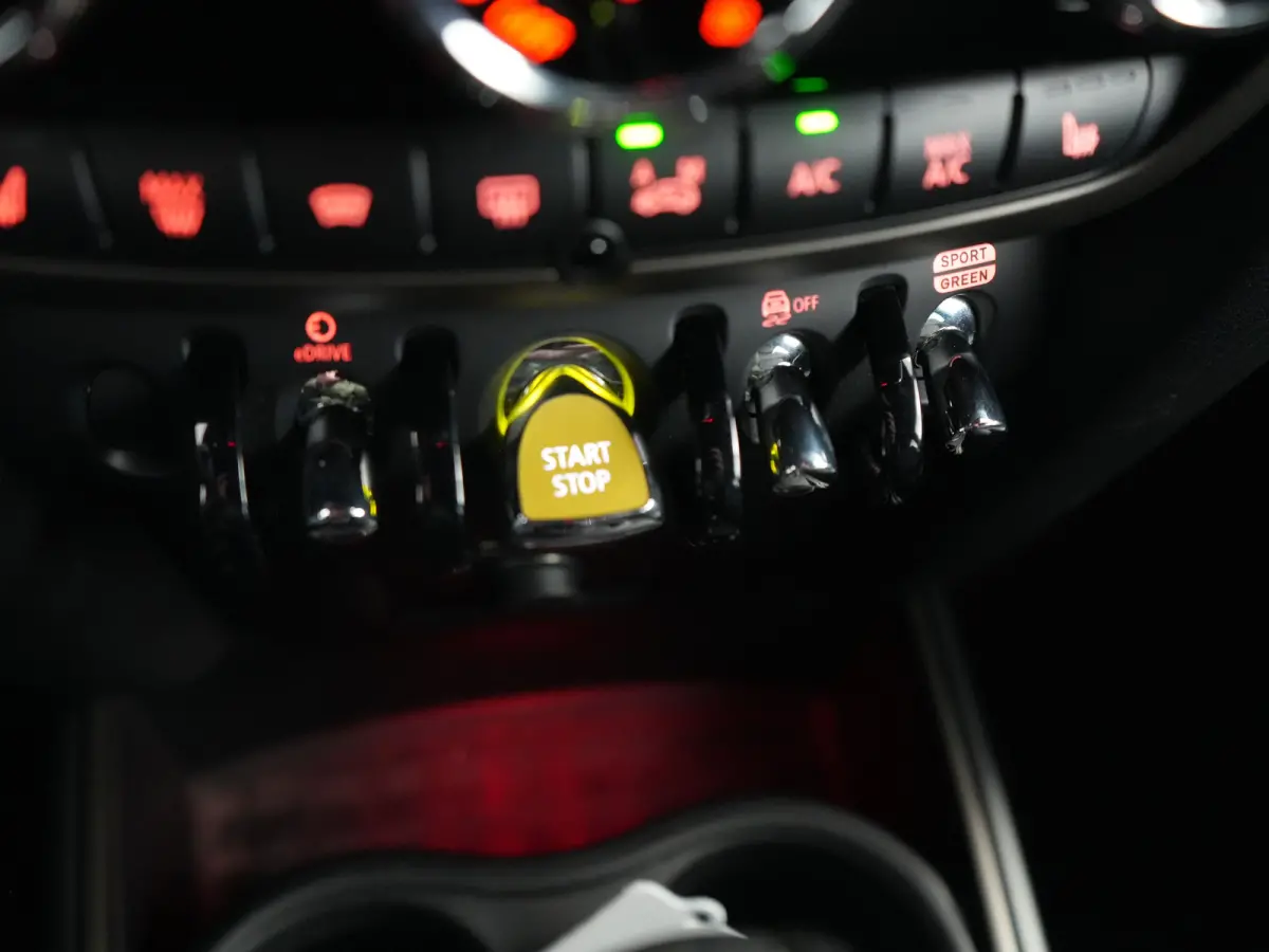 2.0 Cooper ALL4 Chili | PHEV | Camera | Keyless | 18" Lichtmetalen Velgen | Stoelverwarming Voor