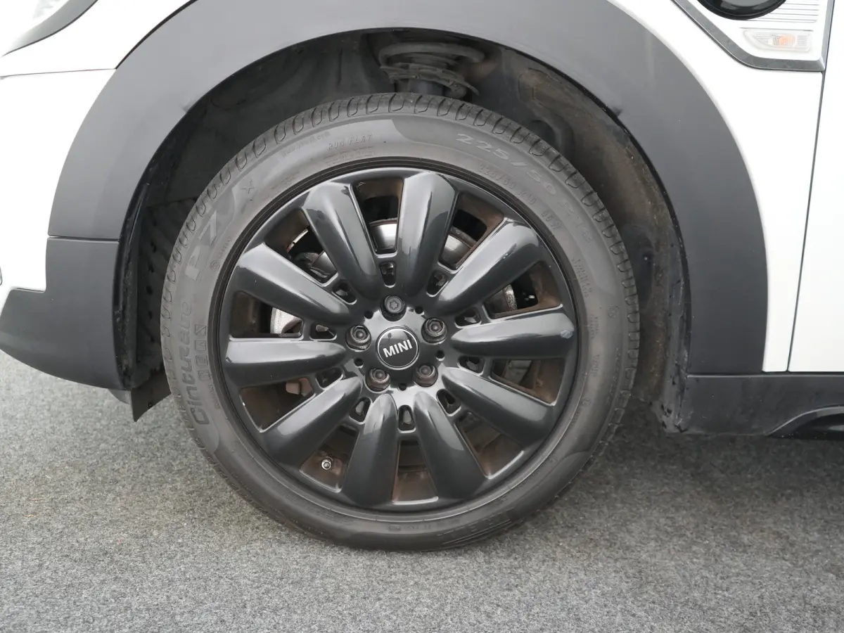 2.0 Cooper ALL4 Chili | PHEV | Camera | Keyless | 18" Lichtmetalen Velgen | Stoelverwarming Voor