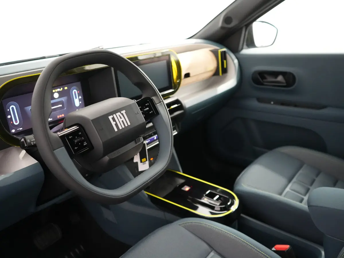 | € 2795 Voorraad Voordeel | 1.2 Hybrid La Prima | Achteruitrijcamera met 180° Area view | Automatische airconditioning | Parkeerhulp voor en achter