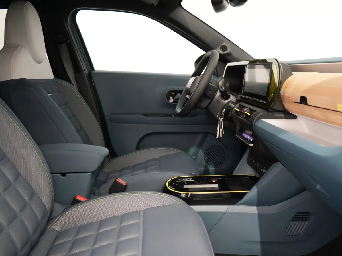 | € 2795 Voorraad Voordeel | 1.2 Hybrid La Prima | Achteruitrijcamera met 180° Area view | Automatische airconditioning | Parkeerhulp voor en achter