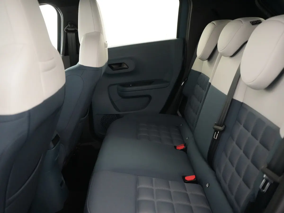 | € 2795 Voorraad Voordeel | 1.2 Hybrid La Prima | Achteruitrijcamera met 180° Area view | Automatische airconditioning | Parkeerhulp voor en achter