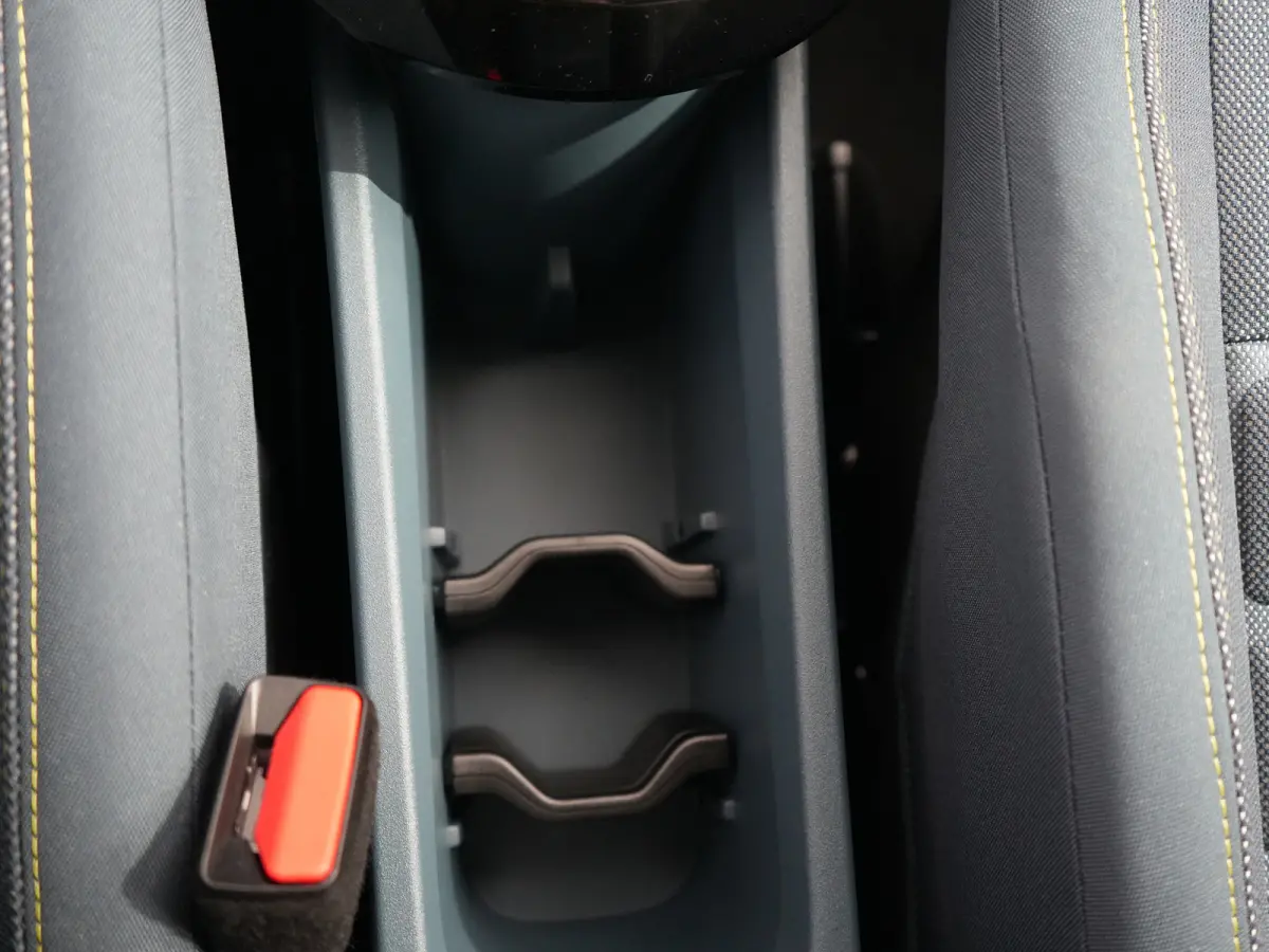 | € 2795 Voorraad Voordeel | 1.2 Hybrid La Prima | Achteruitrijcamera met 180° Area view | Automatische airconditioning | Parkeerhulp voor en achter