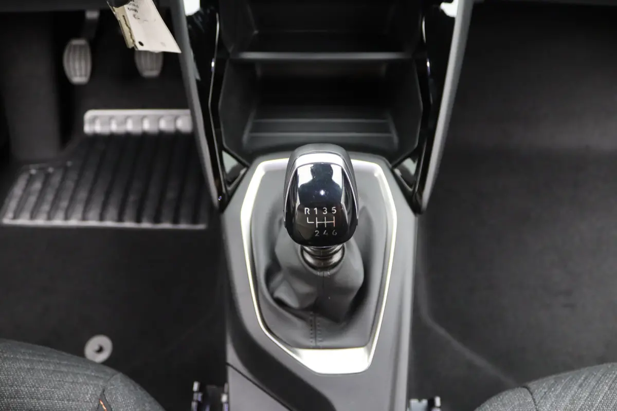 € 4.275,- Voorraad Voordeel | 1.2 PureTech 100 Style | Apple Carplay/Android Auto|telefoonintegratie premium | LED achterlichten | LED dagrijverlichting