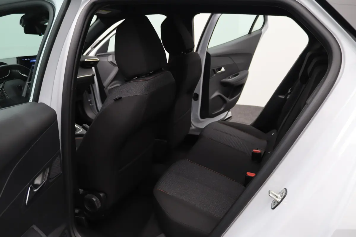 € 4.275,- Voorraad Voordeel | 1.2 PureTech 100 Style | Apple Carplay/Android Auto|telefoonintegratie premium | LED achterlichten | LED dagrijverlichting