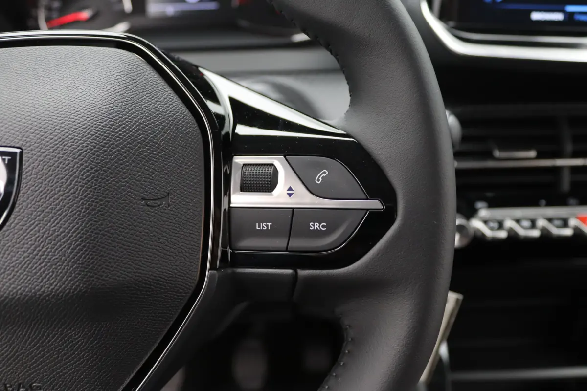 € 3.540,- Voorraad Voordeel | 1.2 PureTech 100 Style | Airco | Apple Carplay/Android Auto|telefoonintegratie premium | Cruise control