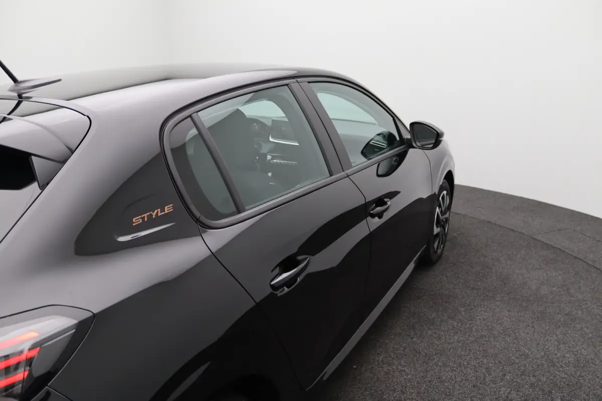 € 3.540,- Voorraad Voordeel | 1.2 PureTech 100 Style | Airco | Apple Carplay/Android Auto|telefoonintegratie premium | Cruise control