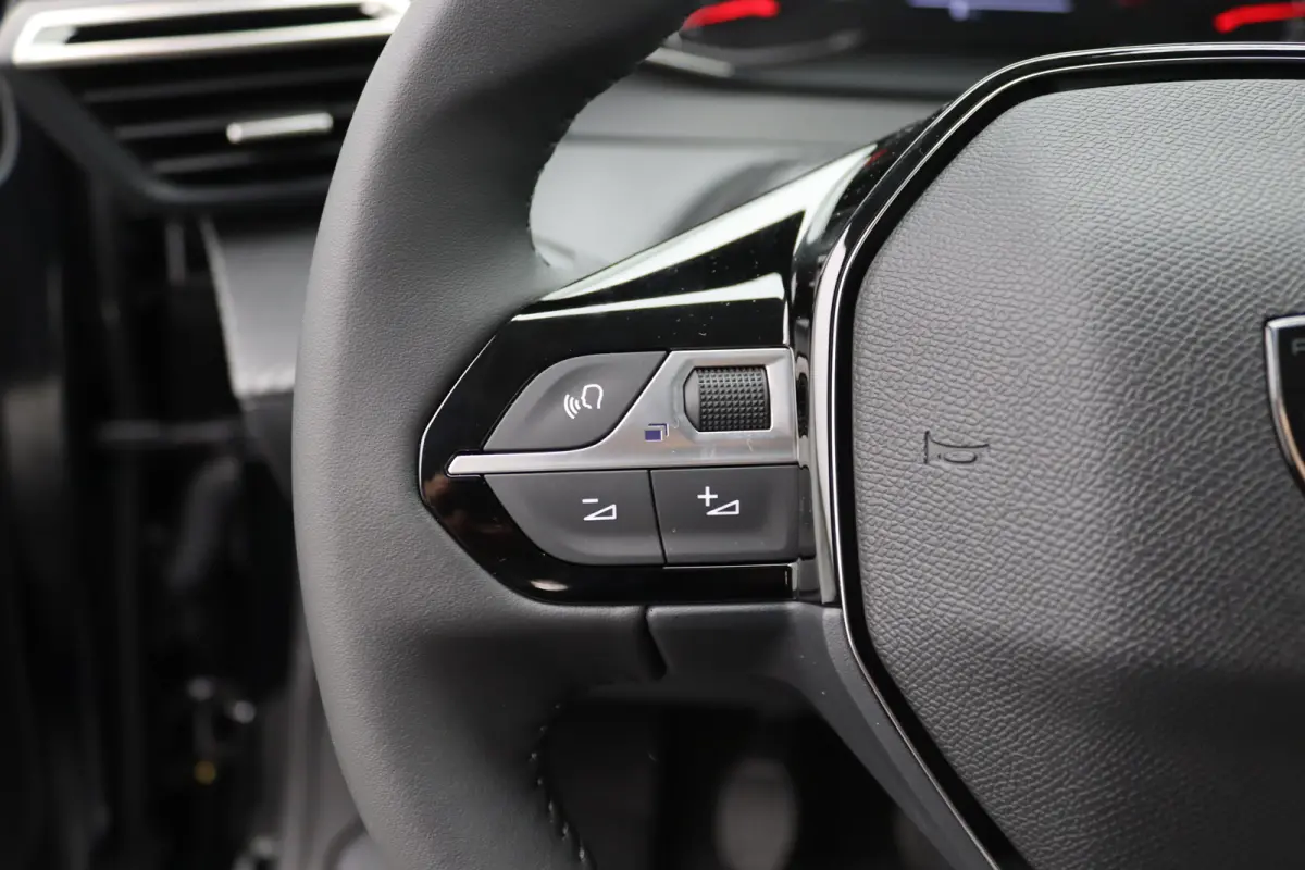 € 3.540,- Voorraad Voordeel | 1.2 PureTech 100 Style | Airco | Apple Carplay/Android Auto|telefoonintegratie premium | Cruise control