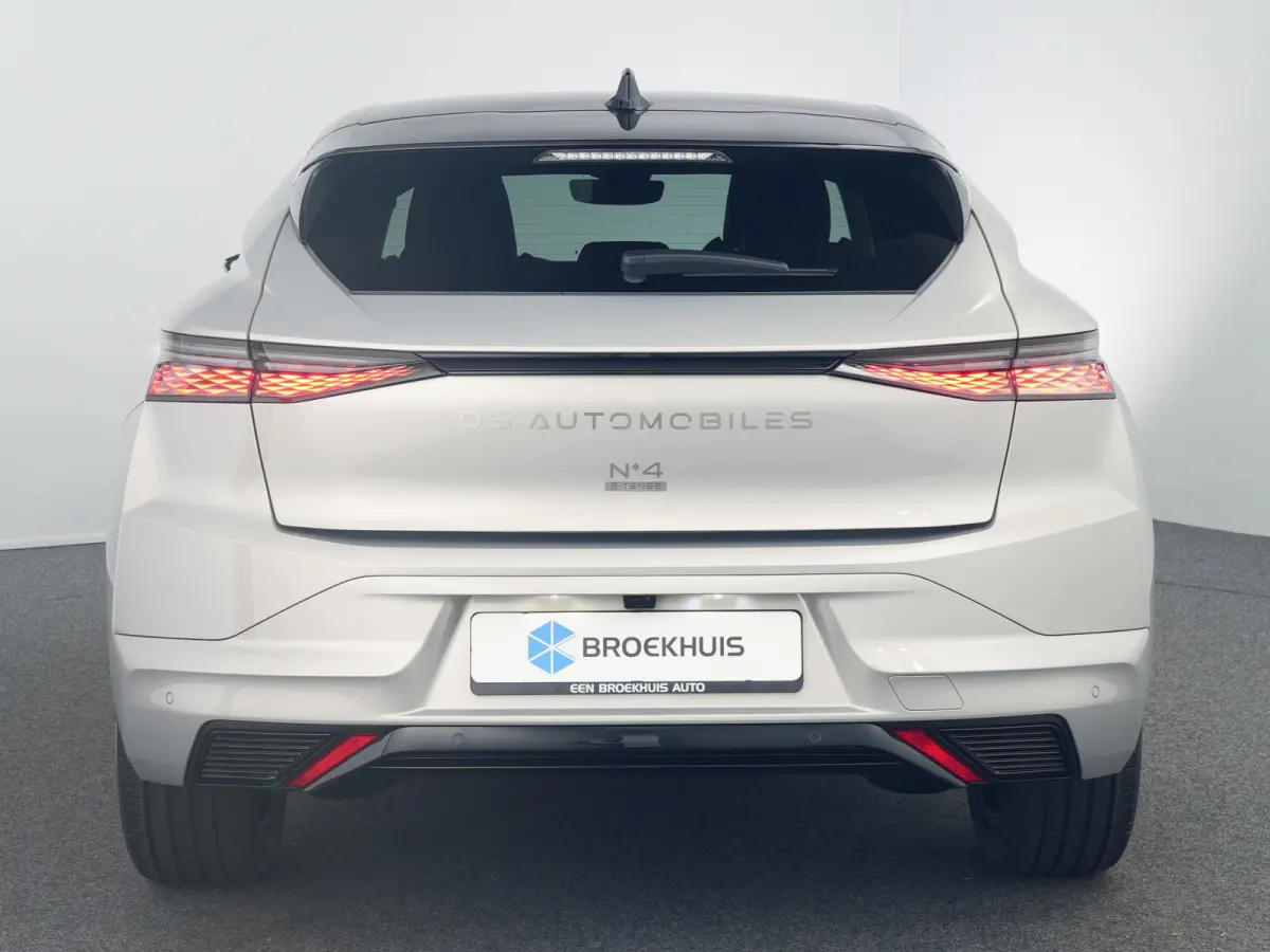 Pallas - | Achteruitrijcamera | Parkeersensoren vóór en achter | Rear traffic detection