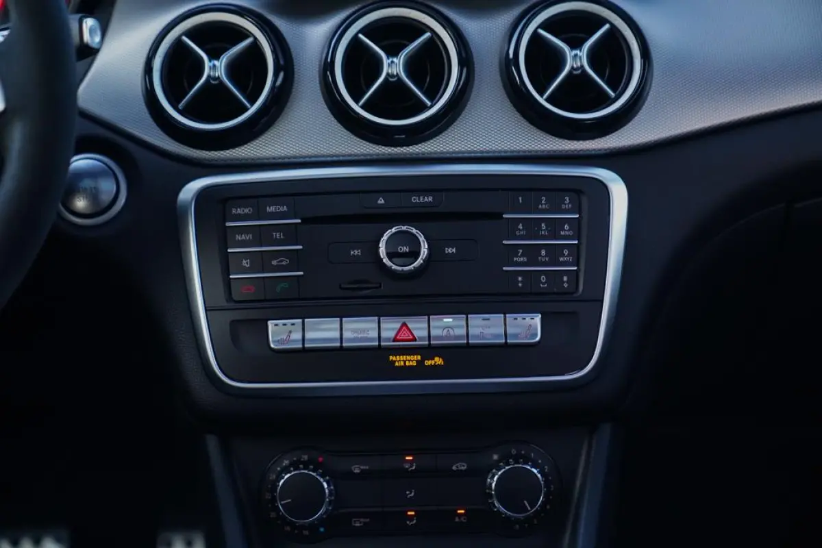 200 Premium Plus AMG Pakket | Panorama | Automaat | F1 flippers | Airco | Leder/Alcantara | 100% onderhou
