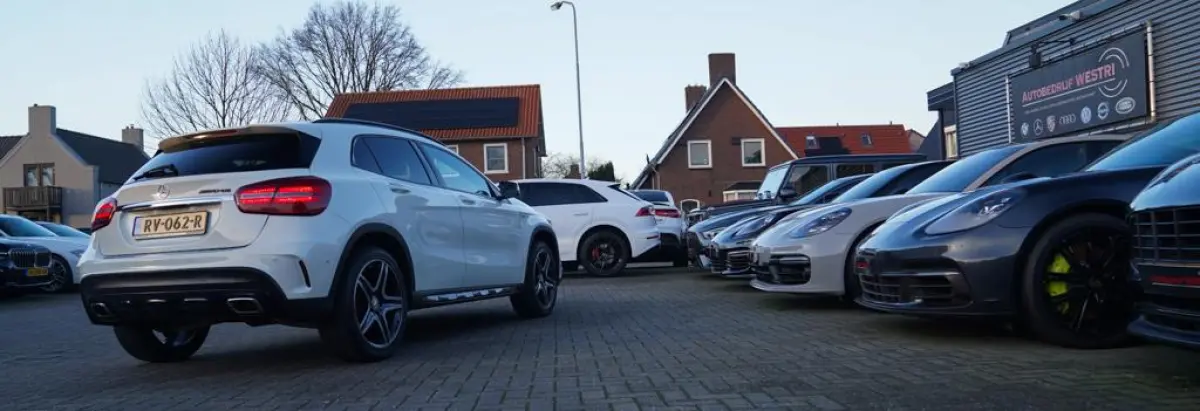 200 Premium Plus AMG Pakket | Panorama | Automaat | F1 flippers | Airco | Leder/Alcantara | 100% onderhou