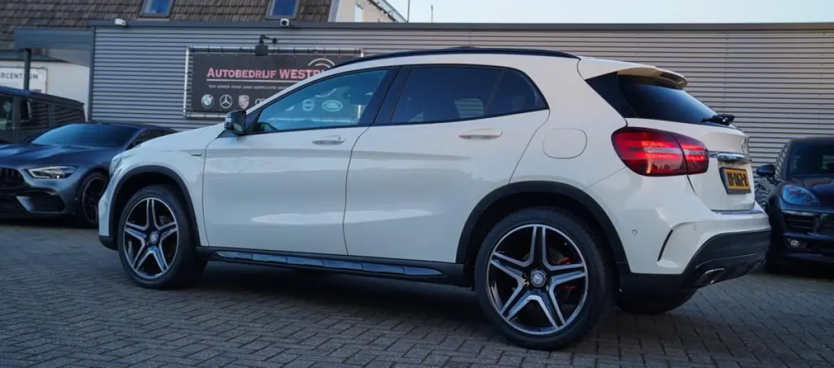 200 Premium Plus AMG Pakket | Panorama | Automaat | F1 flippers | Airco | Leder/Alcantara | 100% onderhou