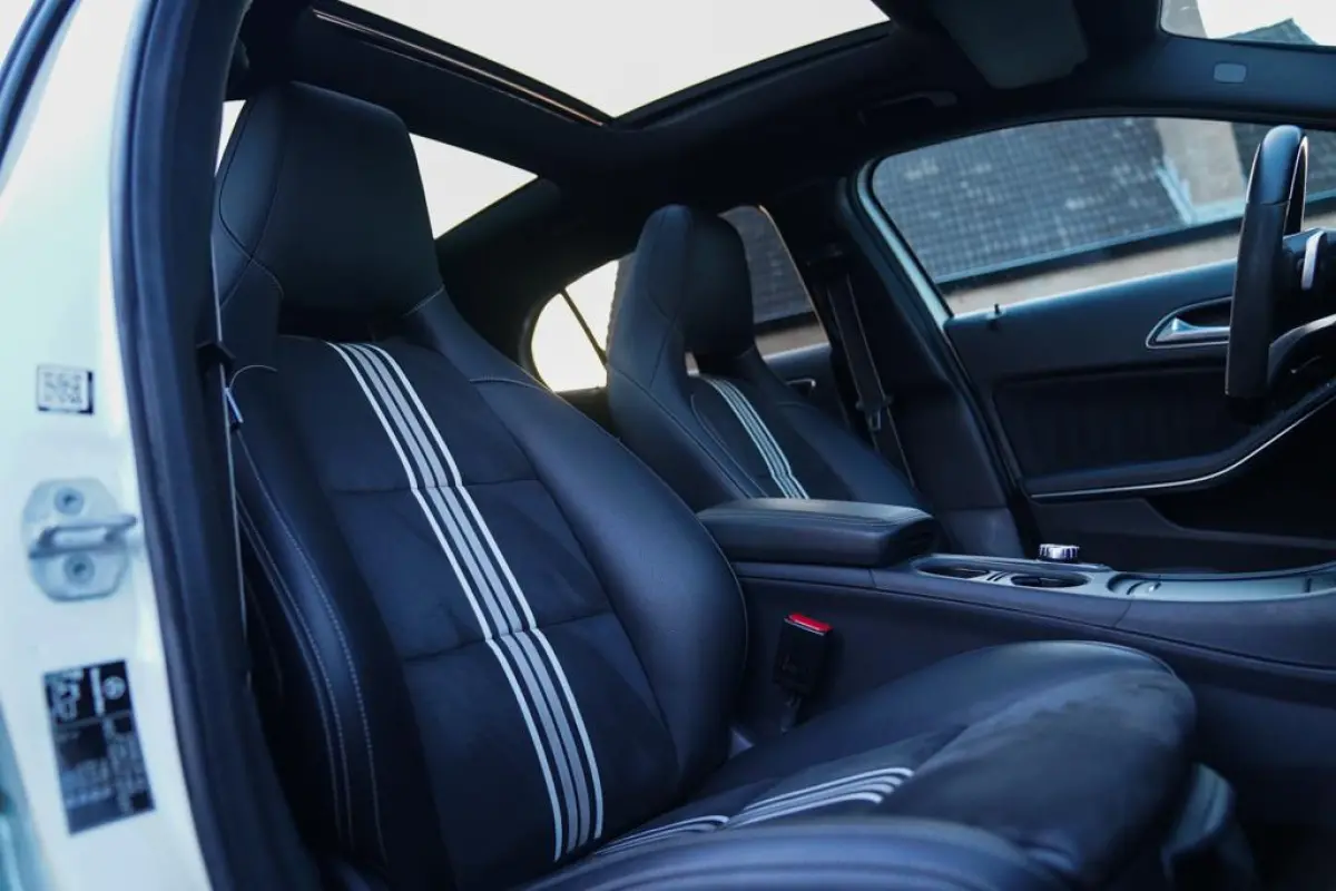 200 Premium Plus AMG Pakket | Panorama | Automaat | F1 flippers | Airco | Leder/Alcantara | 100% onderhou