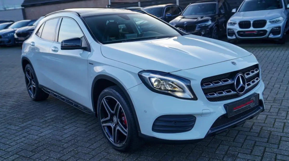 200 Premium Plus AMG Pakket | Panorama | Automaat | F1 flippers | Airco | Leder/Alcantara | 100% onderhou