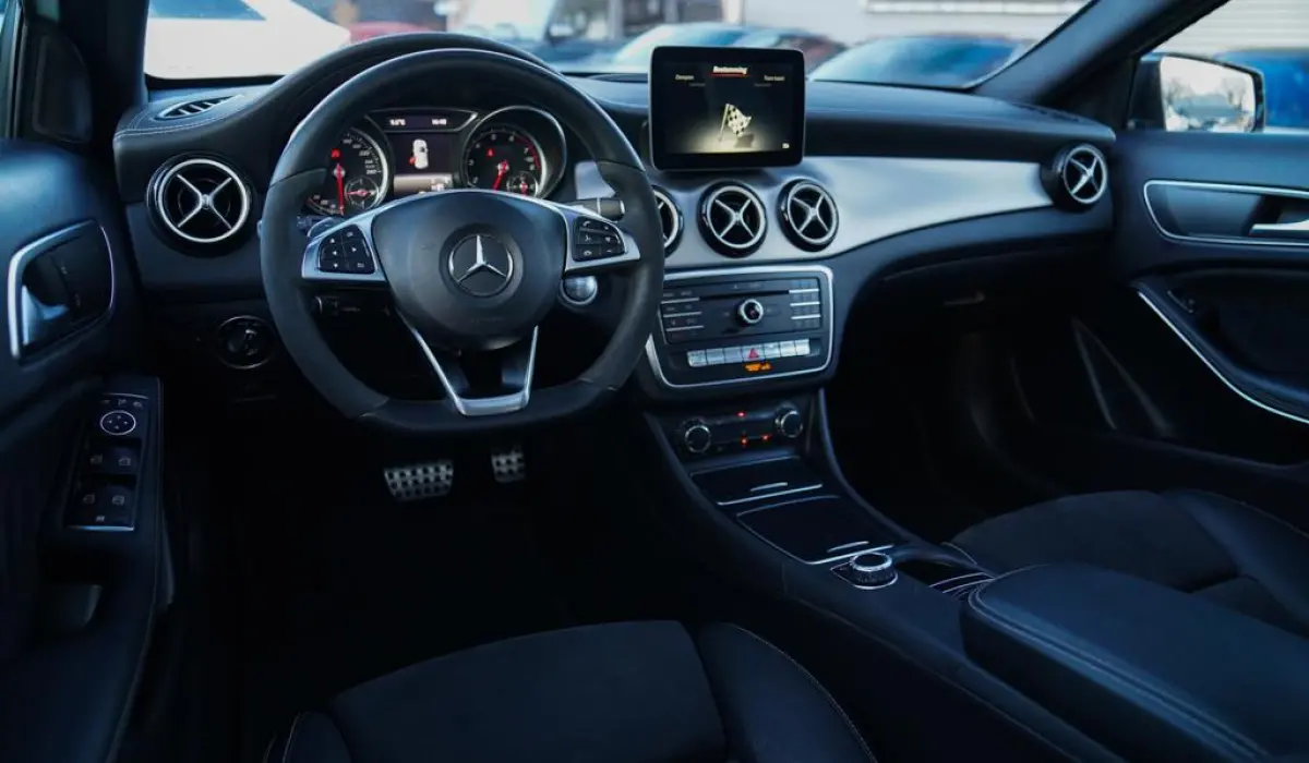 200 Premium Plus AMG Pakket | Panorama | Automaat | F1 flippers | Airco | Leder/Alcantara | 100% onderhou