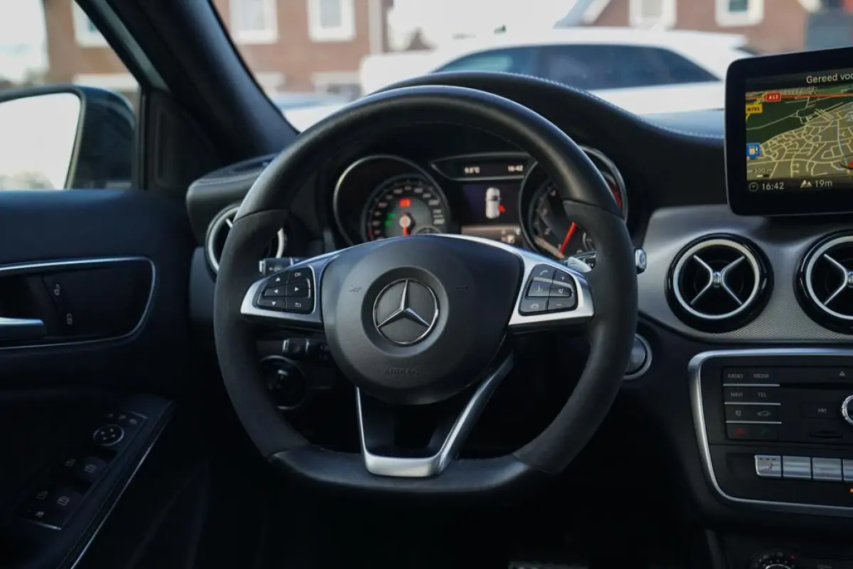 200 Premium Plus AMG Pakket | Panorama | Automaat | F1 flippers | Airco | Leder/Alcantara | 100% onderhou