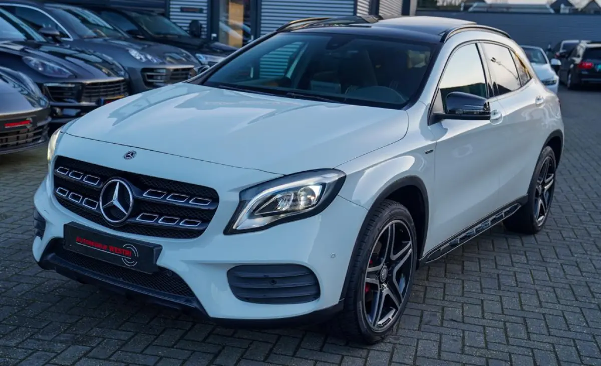 200 Premium Plus AMG Pakket | Panorama | Automaat | F1 flippers | Airco | Leder/Alcantara | 100% onderhou