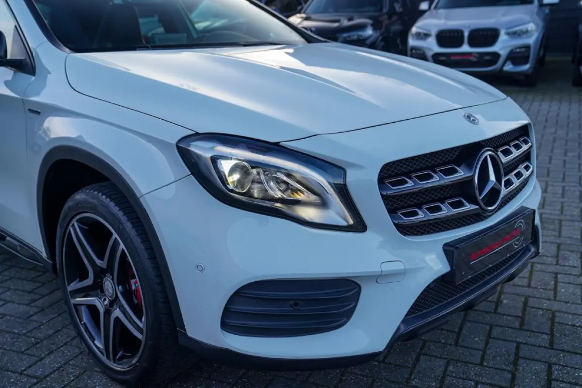 200 Premium Plus AMG Pakket | Panorama | Automaat | F1 flippers | Airco | Leder/Alcantara | 100% onderhou