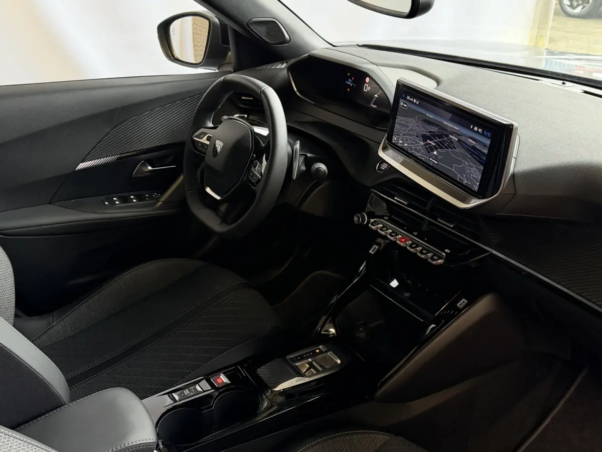 1.2 HYBRID 145e ALLURE CARPLAY I-COCKPIT PEUGEOT NAVI 360.CAMERA ADAP.CRUISE ✅Top Auto's Wijchen , 30 Jaar Specialist in Peugeot : Alle Type's : Style / GT / GT-Line / Allure / Business / 