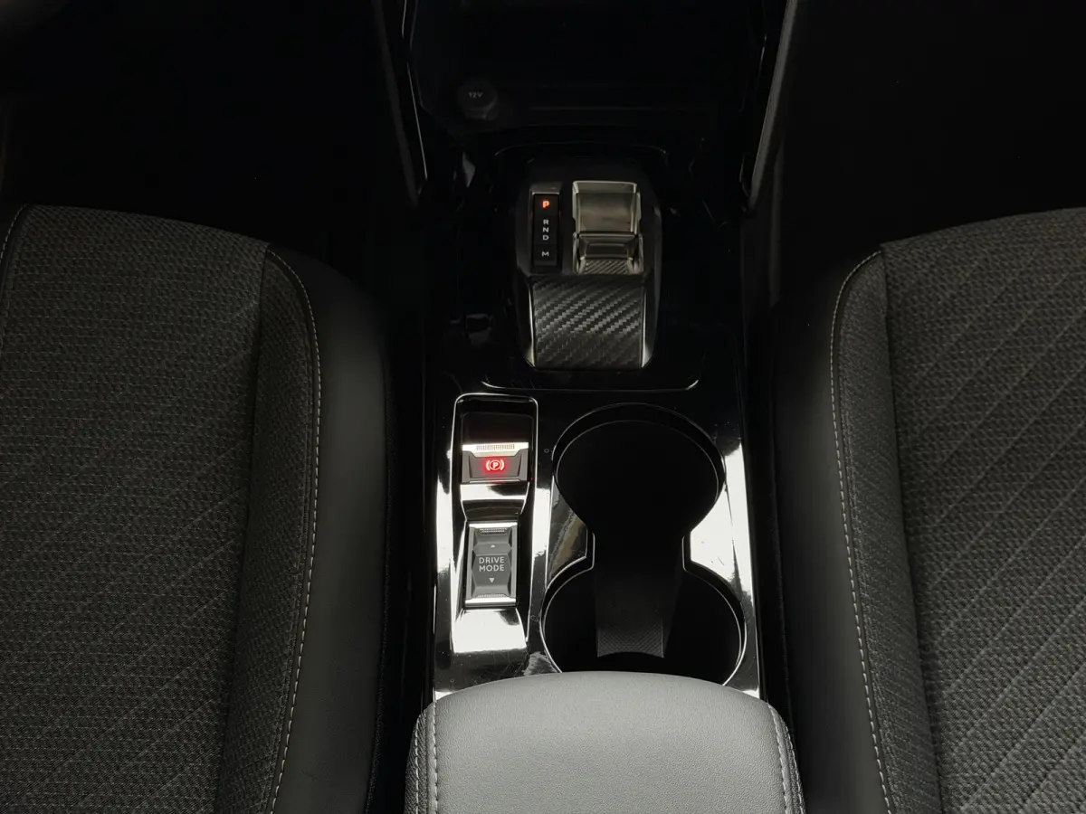 1.2 HYBRID 145e ALLURE CARPLAY I-COCKPIT PEUGEOT NAVI 360.CAMERA ADAP.CRUISE ✅Top Auto's Wijchen , 30 Jaar Specialist in Peugeot : Alle Type's : Style / GT / GT-Line / Allure / Business / 