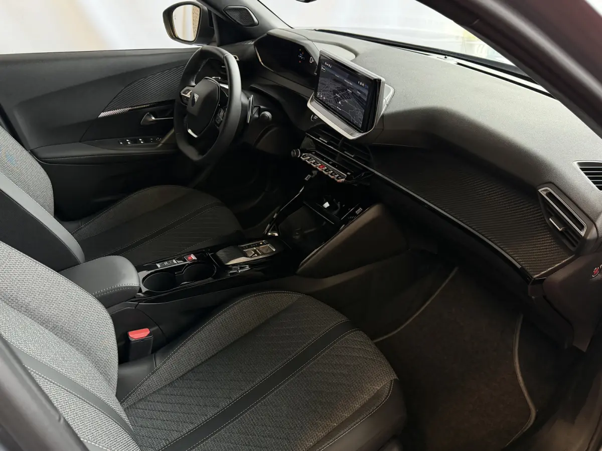 1.2 HYBRID 145e ALLURE CARPLAY I-COCKPIT PEUGEOT NAVI 360.CAMERA ADAP.CRUISE ✅Top Auto's Wijchen , 30 Jaar Specialist in Peugeot : Alle Type's : Style / GT / GT-Line / Allure / Business / 