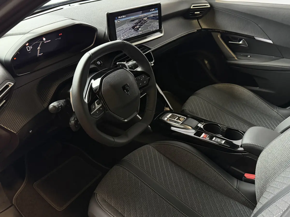 1.2 HYBRID 145e ALLURE CARPLAY I-COCKPIT PEUGEOT NAVI 360.CAMERA ADAP.CRUISE ✅Top Auto's Wijchen , 30 Jaar Specialist in Peugeot : Alle Type's : Style / GT / GT-Line / Allure / Business / 