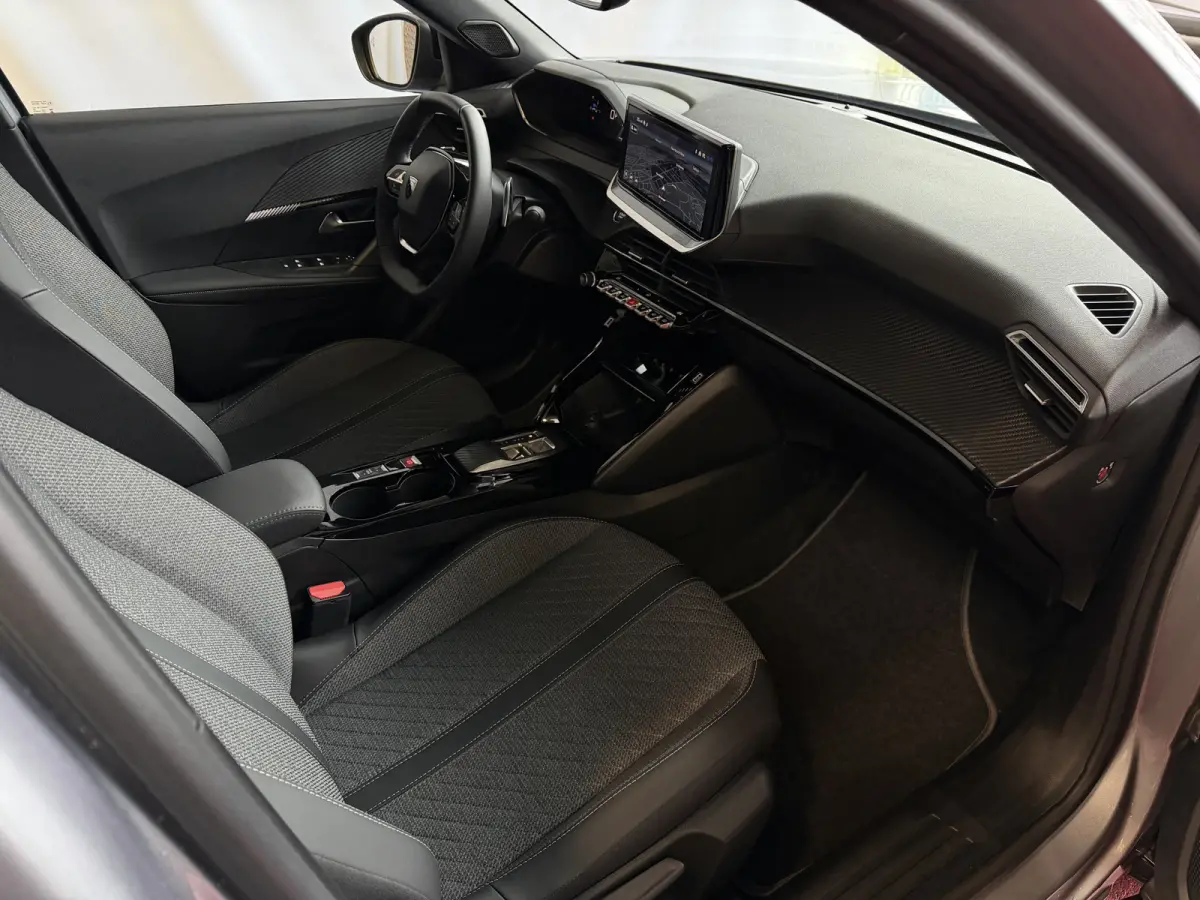 1.2 HYBRID 145e ALLURE CARPLAY I-COCKPIT PEUGEOT NAVI 360.CAMERA ADAP.CRUISE ✅Top Auto's Wijchen , 30 Jaar Specialist in Peugeot : Alle Type's : Style / GT / GT-Line / Allure / Business / 