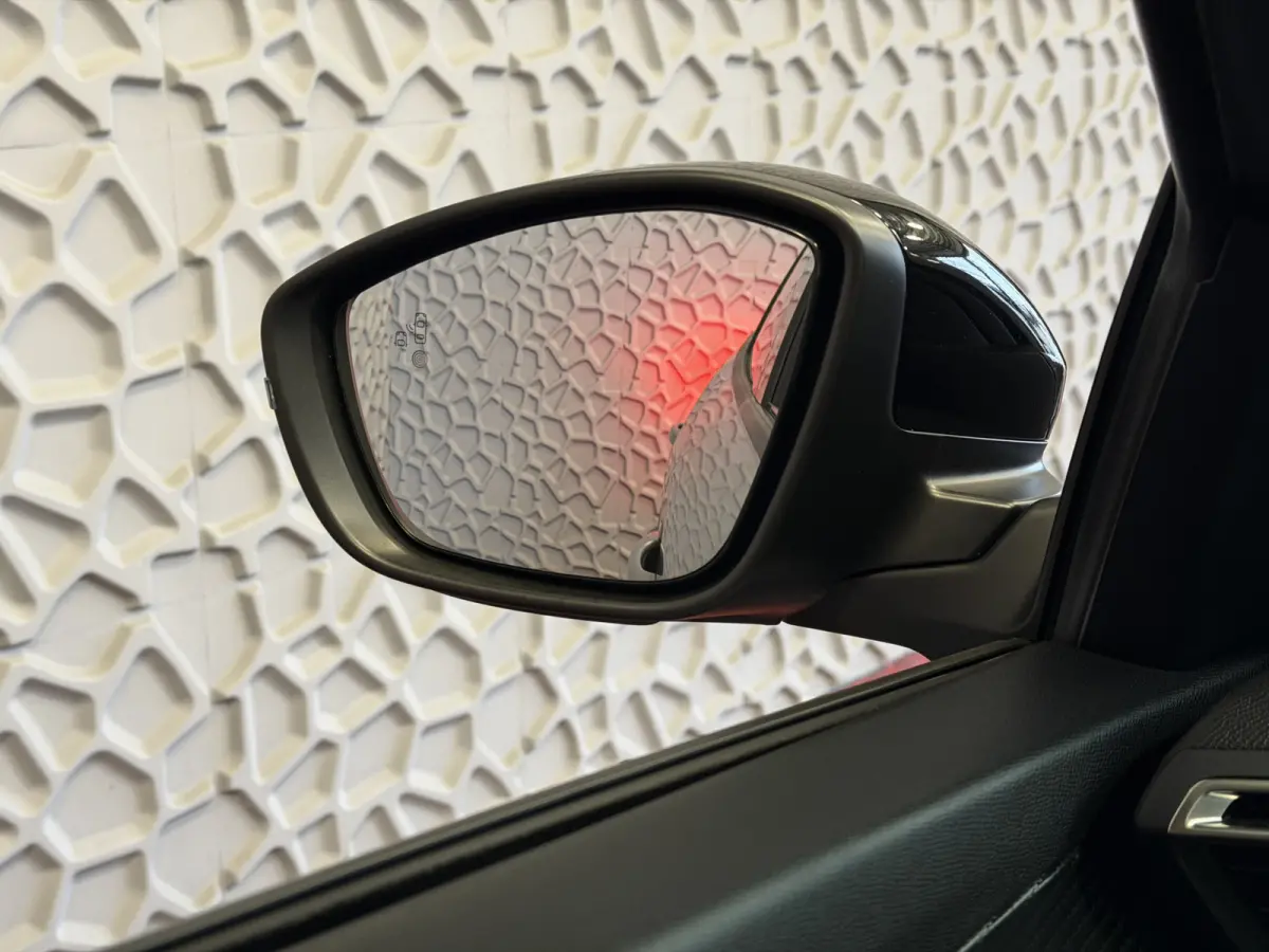 1.2 HYBRID 145e ALLURE CARPLAY I-COCKPIT PEUGEOT NAVI 360.CAMERA ADAP.CRUISE ✅Top Auto's Wijchen , 30 Jaar Specialist in Peugeot : Alle Type's : Style / GT / GT-Line / Allure / Business / 