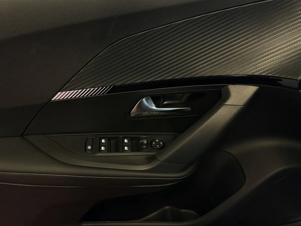 1.2 HYBRID 145e ALLURE CARPLAY I-COCKPIT PEUGEOT NAVI 360.CAMERA ADAP.CRUISE ✅Top Auto's Wijchen , 30 Jaar Specialist in Peugeot : Alle Type's : Style / GT / GT-Line / Allure / Business / 