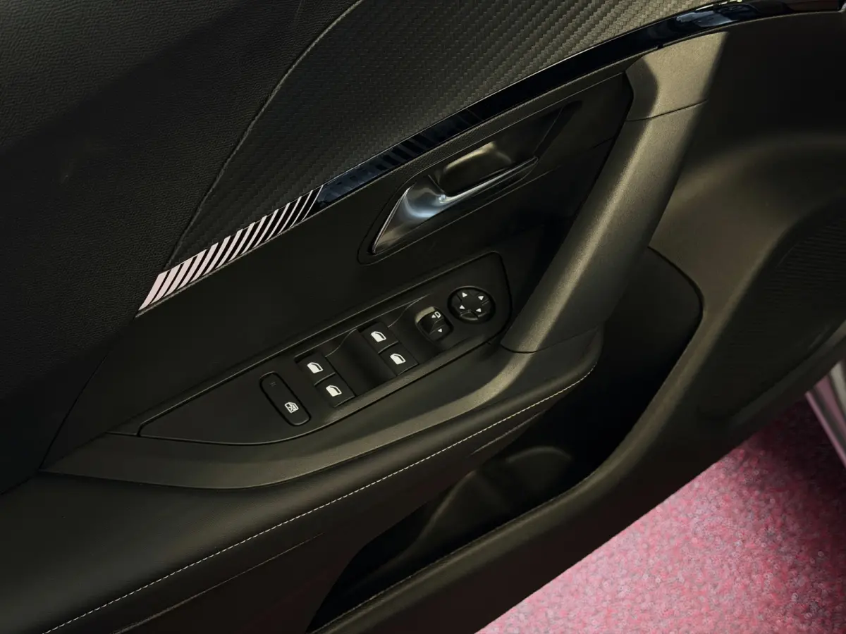 1.2 HYBRID 145e ALLURE CARPLAY I-COCKPIT PEUGEOT NAVI 360.CAMERA ADAP.CRUISE ✅Top Auto's Wijchen , 30 Jaar Specialist in Peugeot : Alle Type's : Style / GT / GT-Line / Allure / Business / 