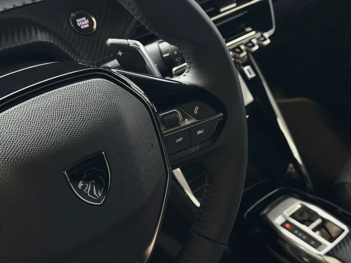 1.2 HYBRID 145e ALLURE CARPLAY I-COCKPIT PEUGEOT NAVI 360.CAMERA ADAP.CRUISE ✅Top Auto's Wijchen , 30 Jaar Specialist in Peugeot : Alle Type's : Style / GT / GT-Line / Allure / Business / 