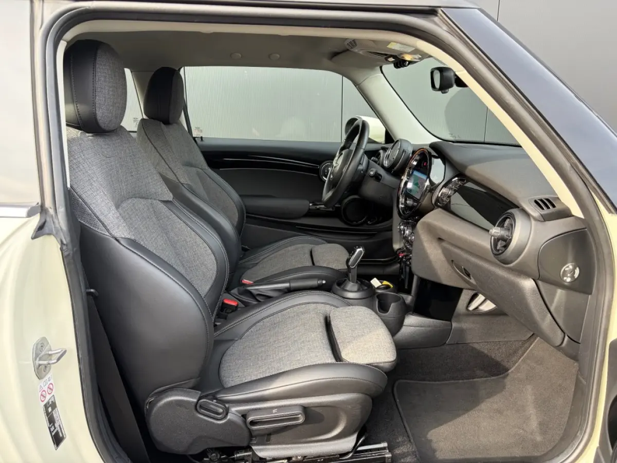 1.5 Aut. 1e eig. Sportstoelen Navi LED Sfeerlicht Carplay NL-auto