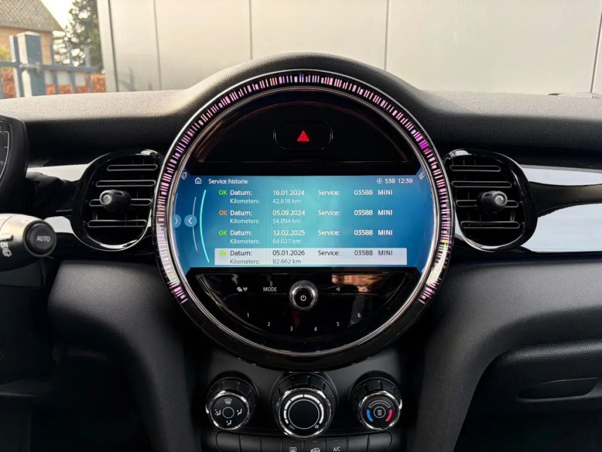 1.5 Aut. 1e eig. Sportstoelen Navi LED Sfeerlicht Carplay NL-auto