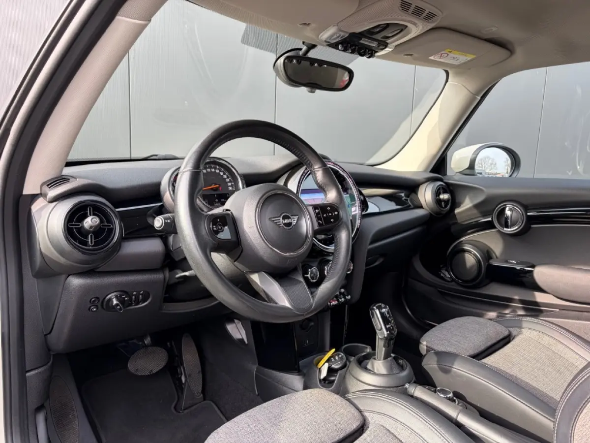1.5 Aut. 1e eig. Sportstoelen Navi LED Sfeerlicht Carplay NL-auto