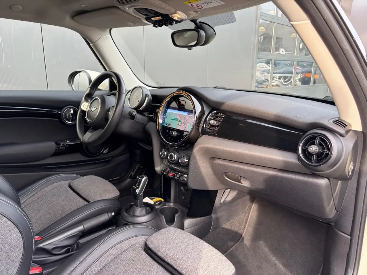 1.5 Aut. 1e eig. Sportstoelen Navi LED Sfeerlicht Carplay NL-auto