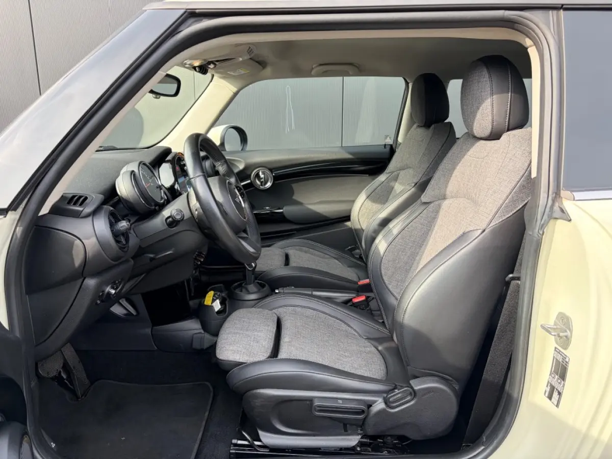 1.5 Aut. 1e eig. Sportstoelen Navi LED Sfeerlicht Carplay NL-auto