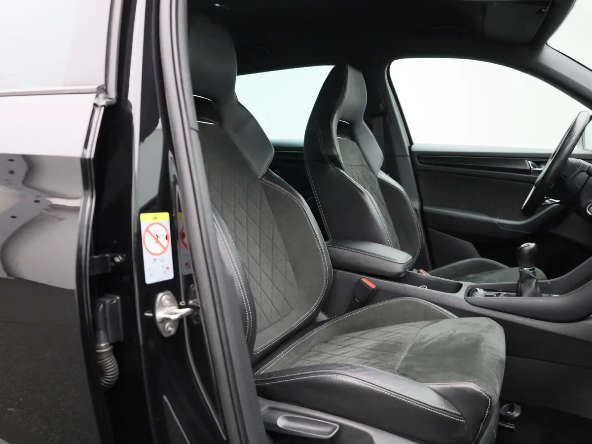 1.5 TSI Sportline Business | STOEL-STUURWIELVERWARMING | CAMERA | NAVIGATIE | SPORTSTOELEN